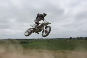 Jaki kask na crossa i enduro